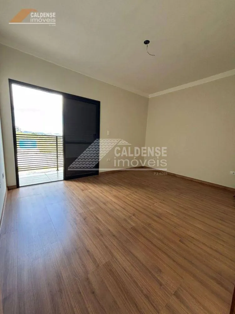 Casa, 3 quartos, 228 m² - Foto 1