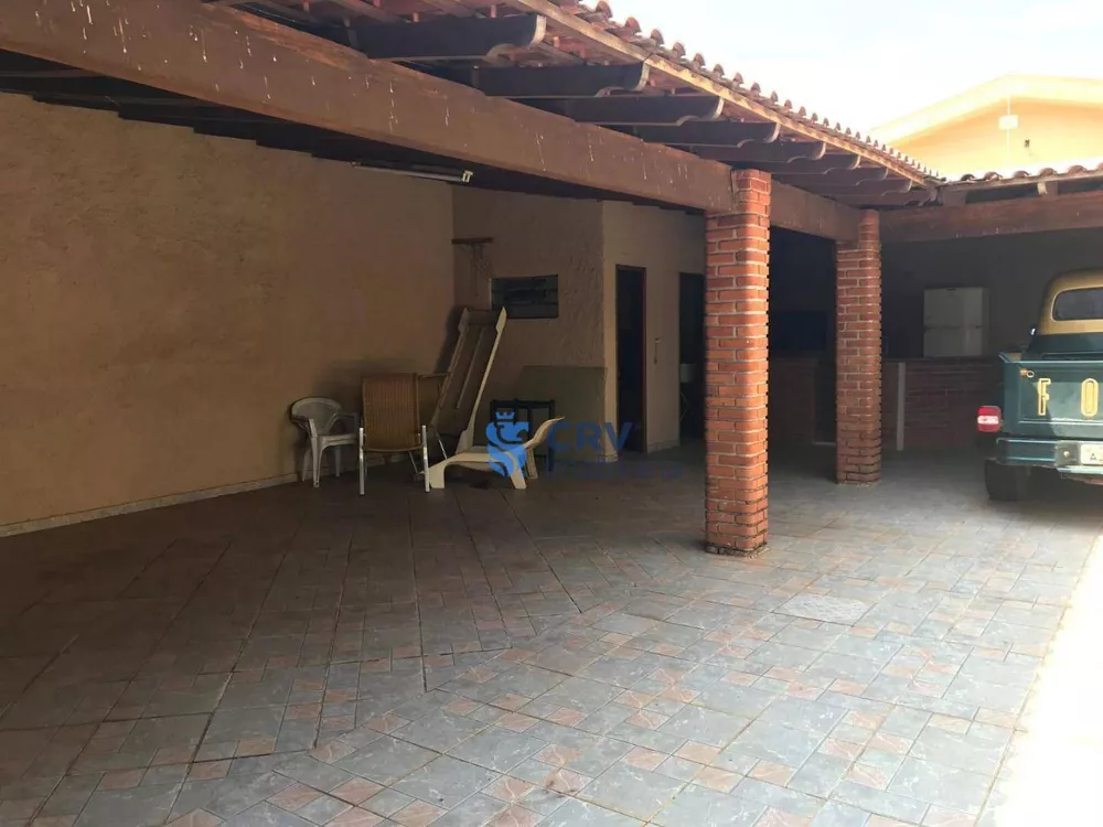 Casa à venda com 6 quartos, 320m² - Foto 2