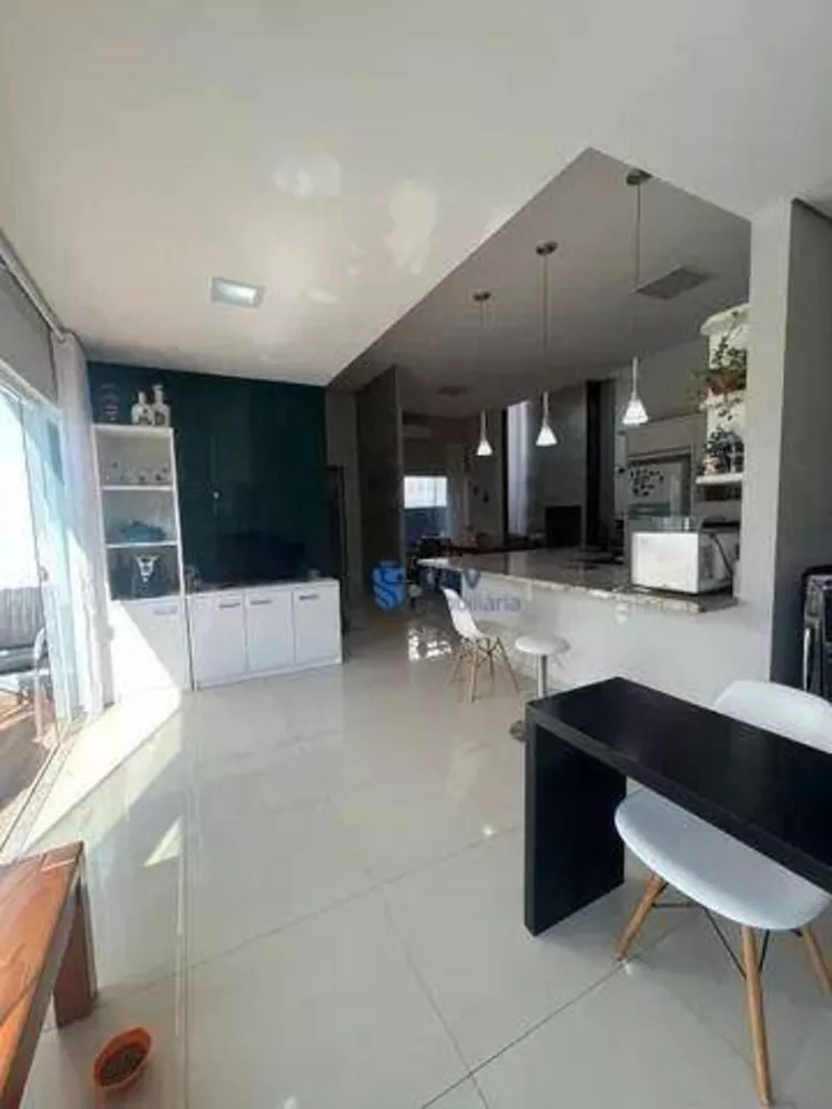 Casa de Condomínio à venda com 4 quartos, 221m² - Foto 4