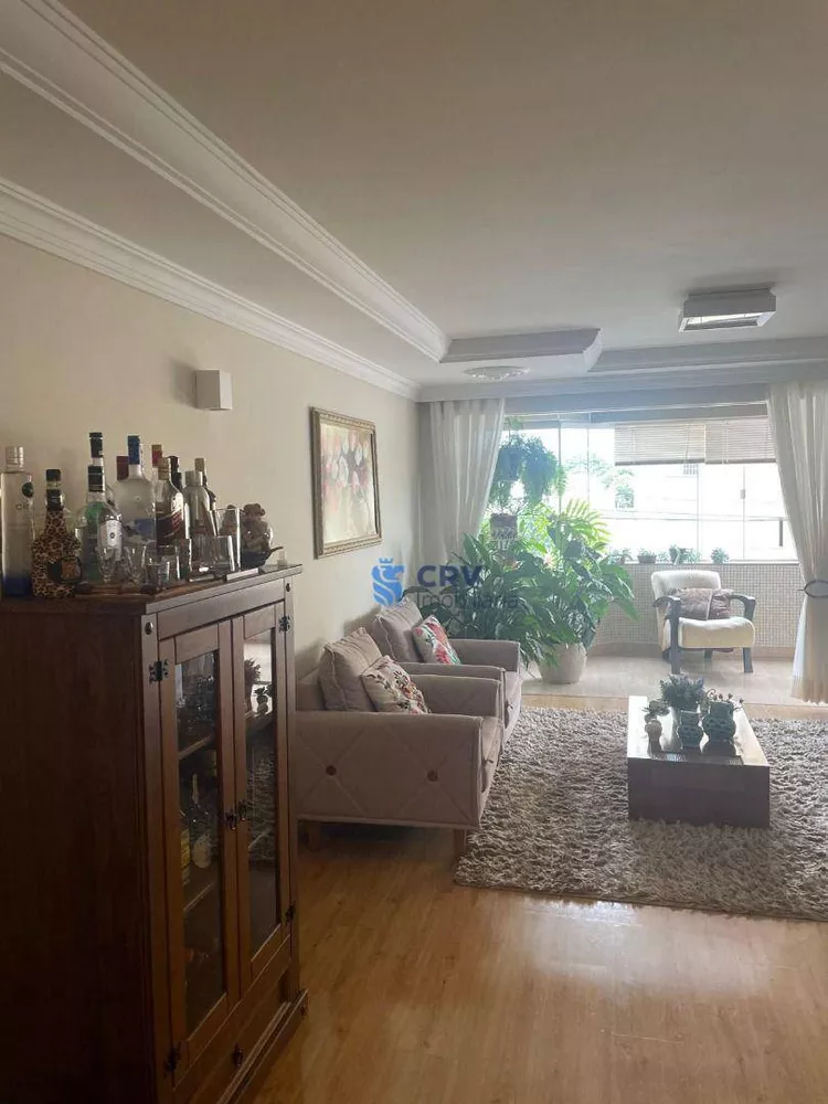 Apartamento à venda com 3 quartos, 130m² - Foto 1