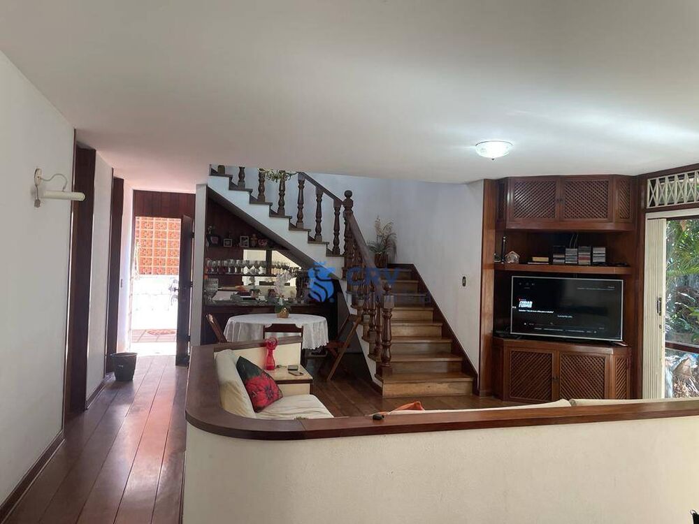 Sobrado à venda e aluguel com 3 quartos, 302m² - Foto 4