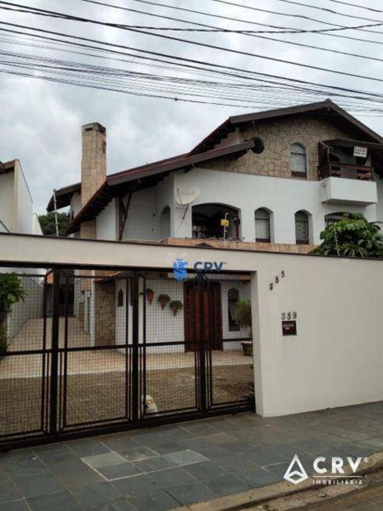 Casa à venda e aluguel com 6 quartos, 689m² - Foto 1