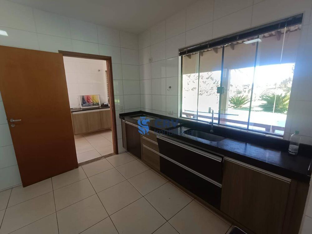 Casa de Condomínio à venda com 3 quartos, 325m² - Foto 2