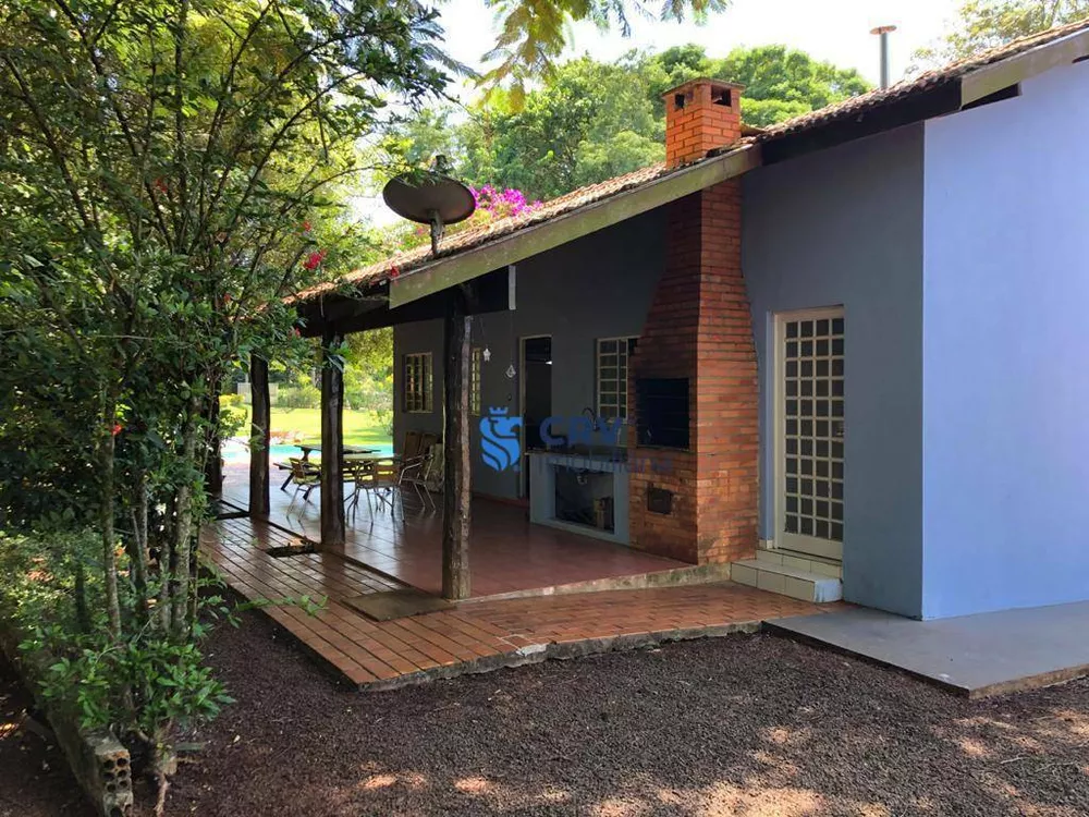 Chácara à venda com 3 quartos, 220m² - Foto 2