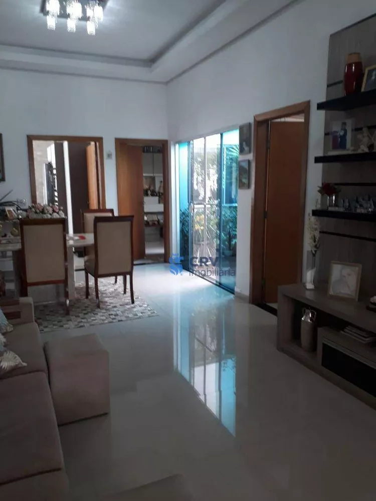 Casa de Condomínio à venda com 3 quartos, 220m² - Foto 1