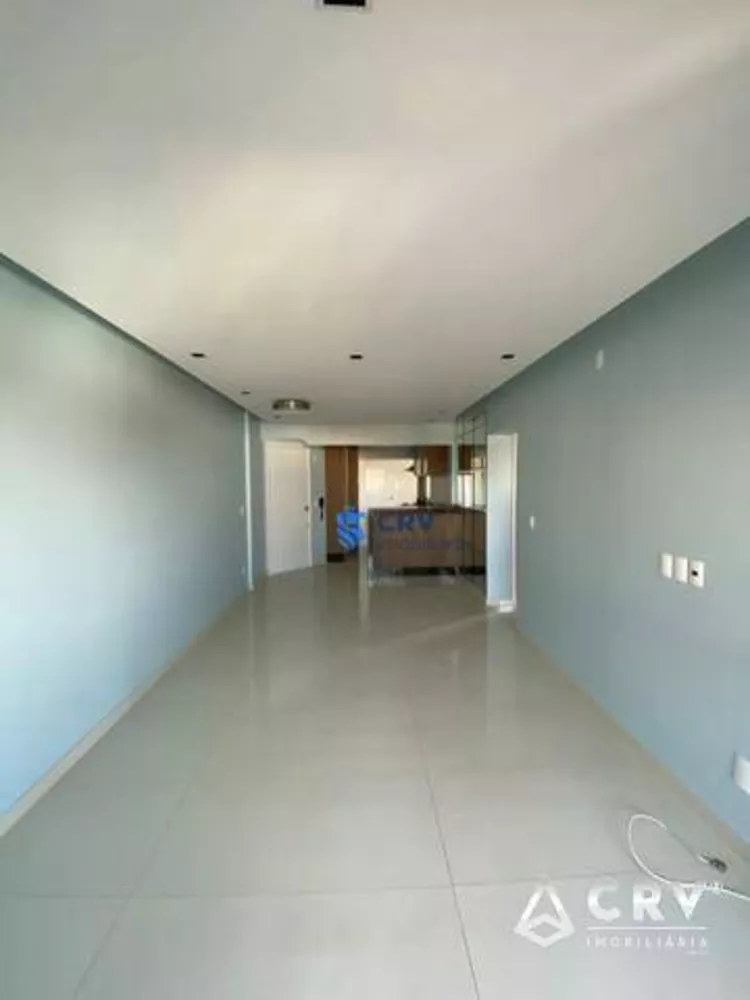 Apartamento à venda com 2 quartos, 70m² - Foto 3