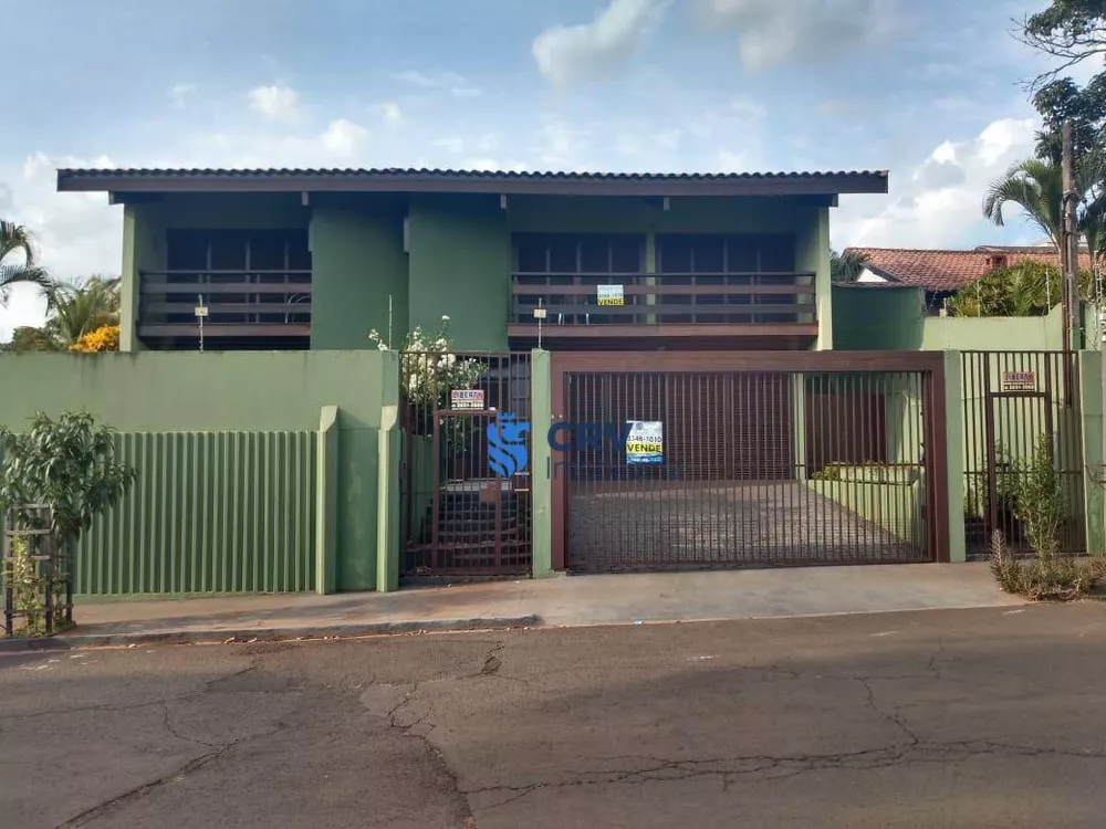 Sobrado à venda com 4 quartos, 340m² - Foto 1