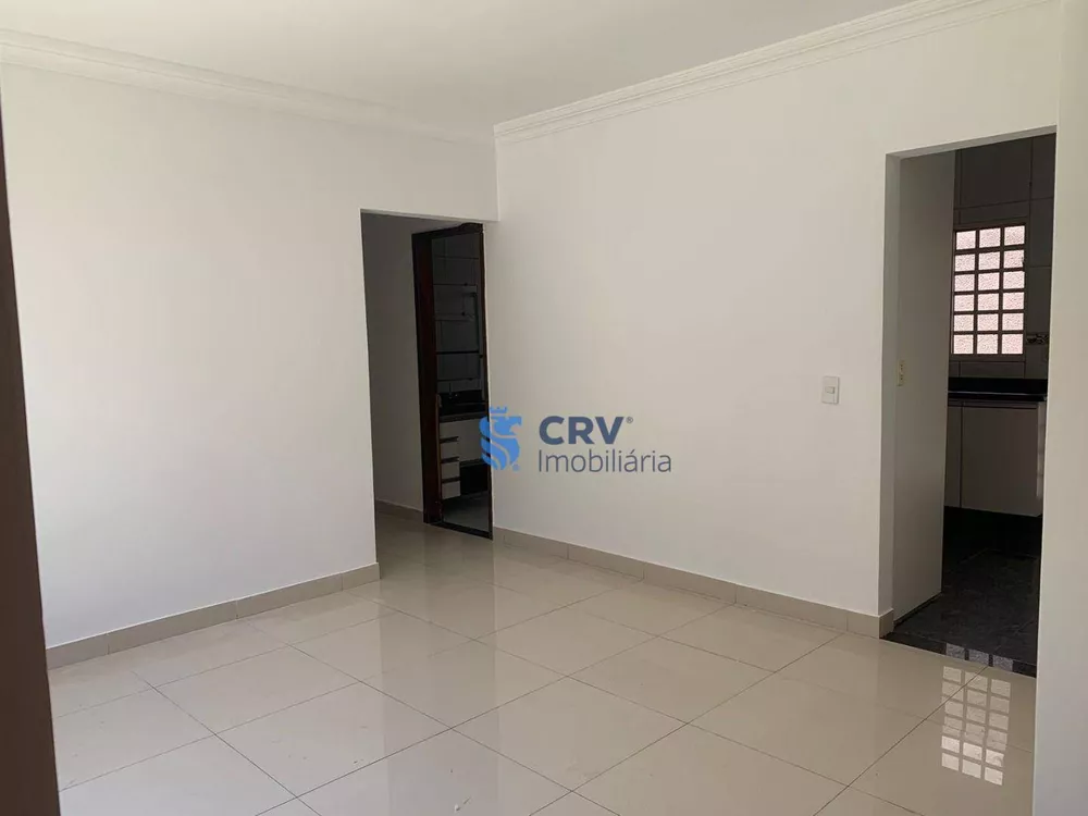 Casa à venda com 5 quartos, 180m² - Foto 4