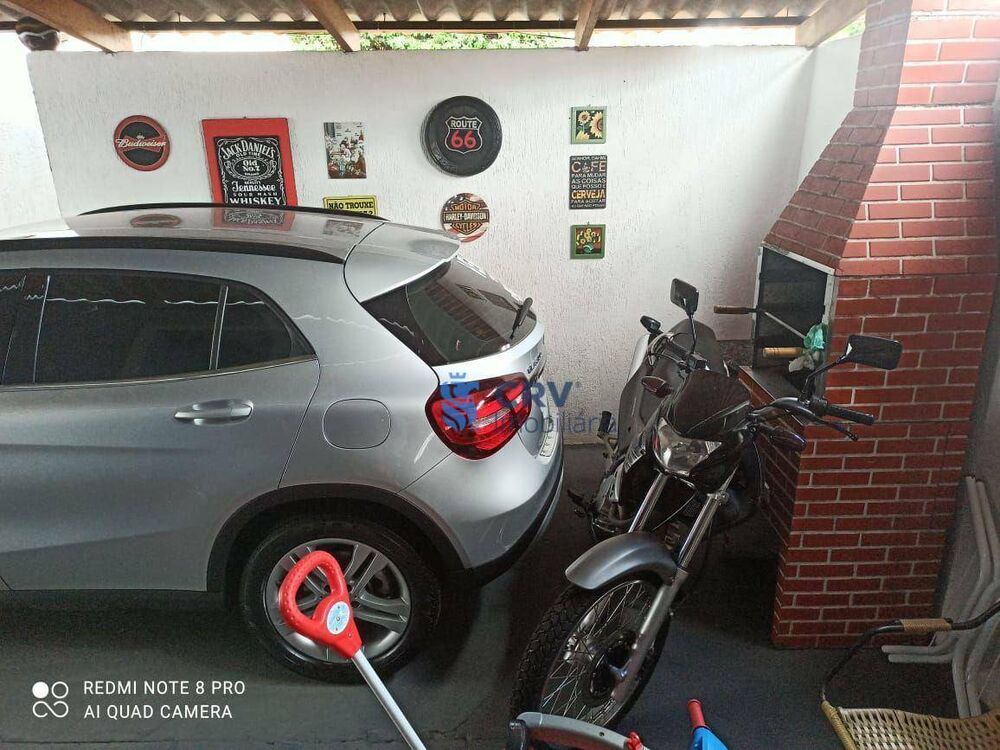Casa à venda com 4 quartos, 130m² - Foto 1