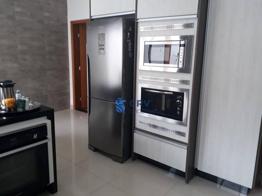 Casa de Condomínio à venda com 3 quartos, 220m² - Foto 2