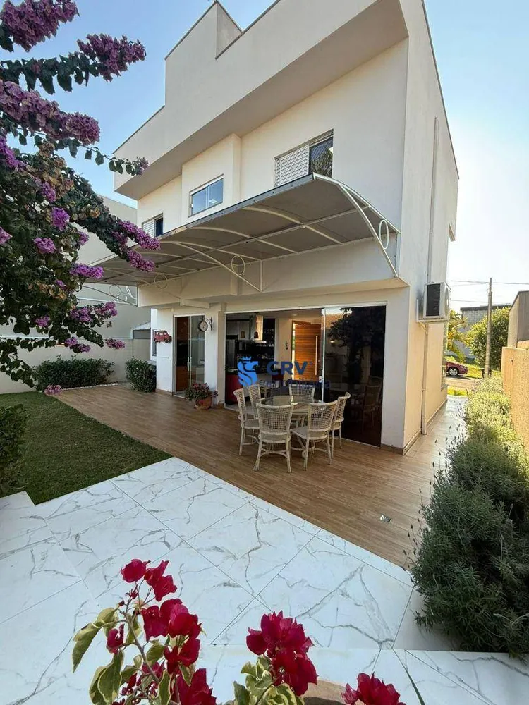 Casa, 3 quartos, 252 m² - Foto 1