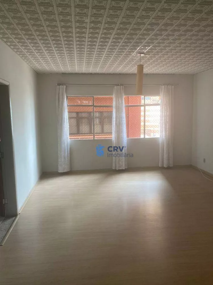 Apartamento à venda com 2 quartos, 70m² - Foto 2