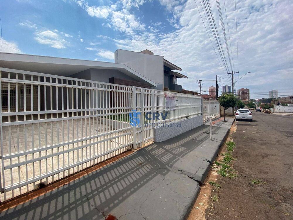 Casa para alugar com 3 quartos, 143m² - Foto 2