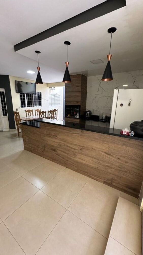 Casa à venda com 3 quartos, 190m² - Foto 1
