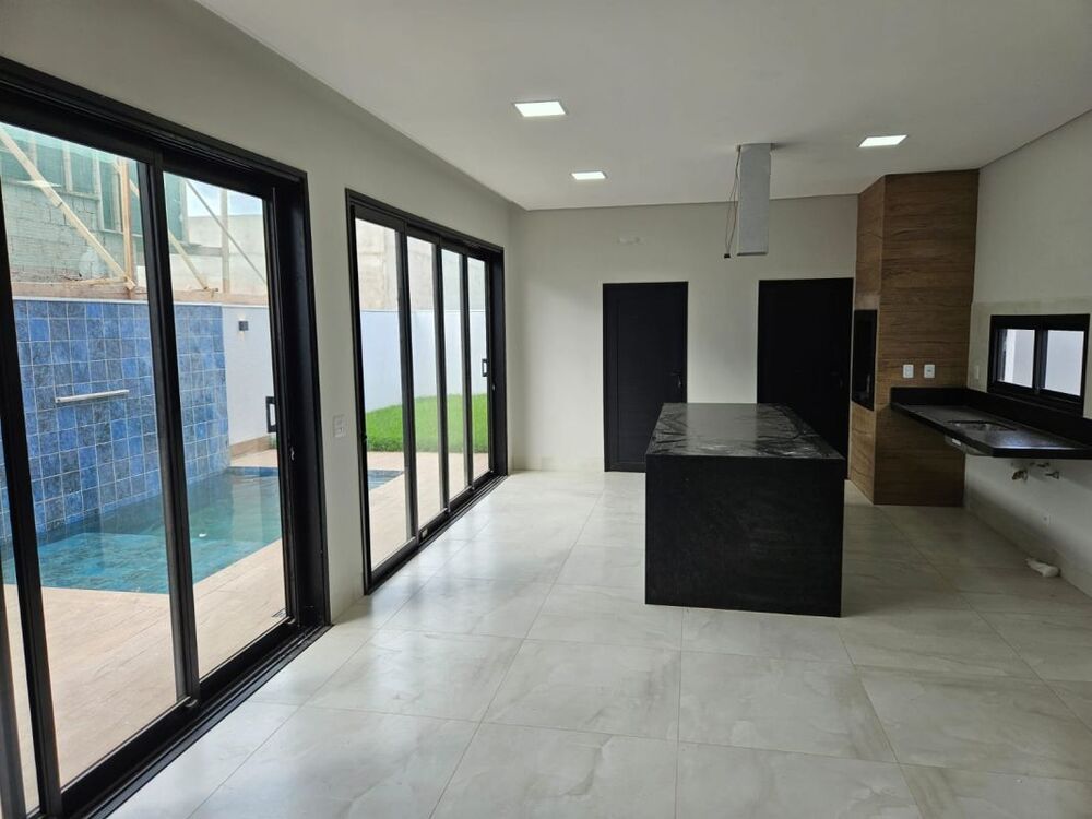 Casa de Condomínio à venda com 4 quartos, 231m² - Foto 3