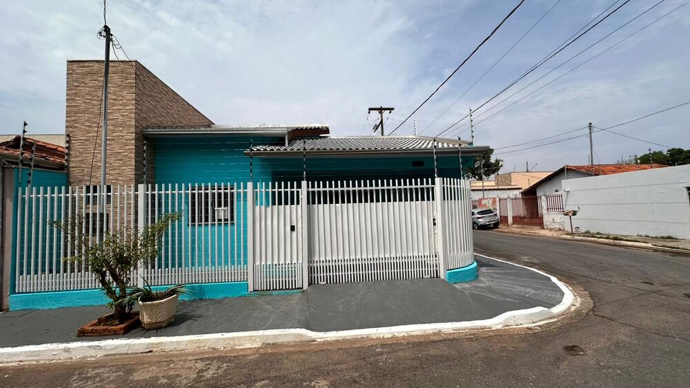 Casa à venda com 3 quartos, 160m² - Foto 2