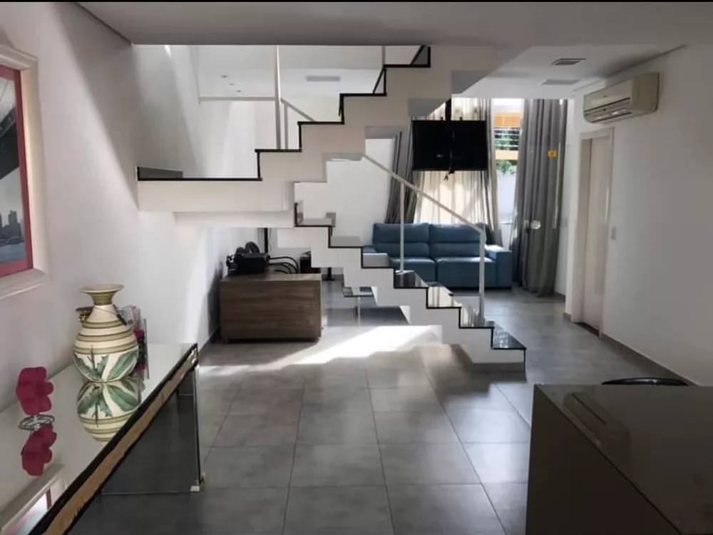 Casa à venda com 2 quartos, 218m² - Foto 1