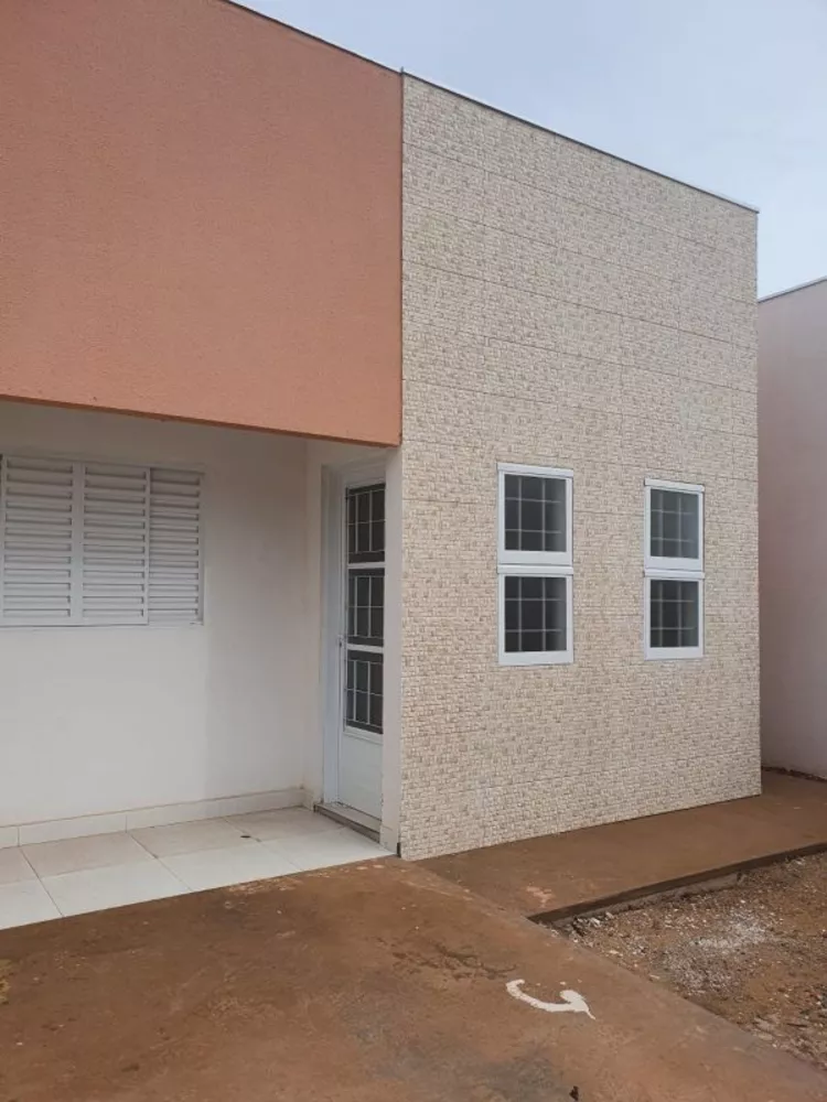 Casa à venda com 2 quartos, 69m² - Foto 1