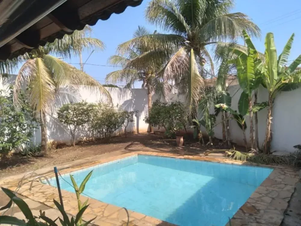 Casa de Condomínio à venda com 4 quartos, 330m² - Foto 2