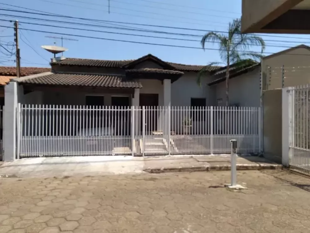 Casa de Condomínio à venda com 4 quartos, 330m² - Foto 1