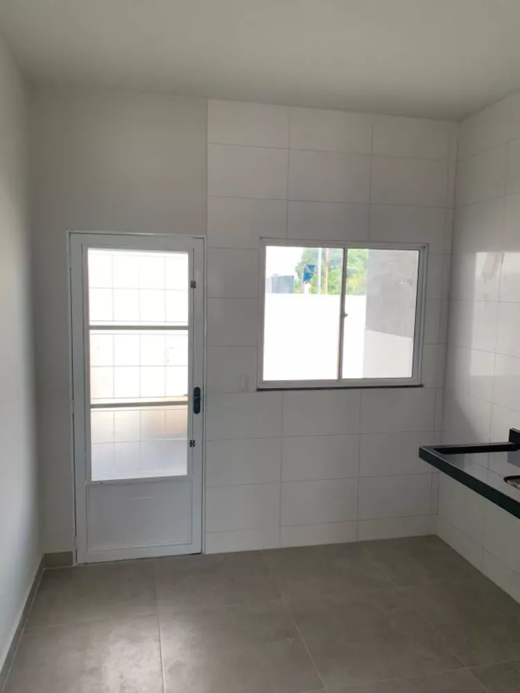 Casa à venda com 3 quartos, 84m² - Foto 4