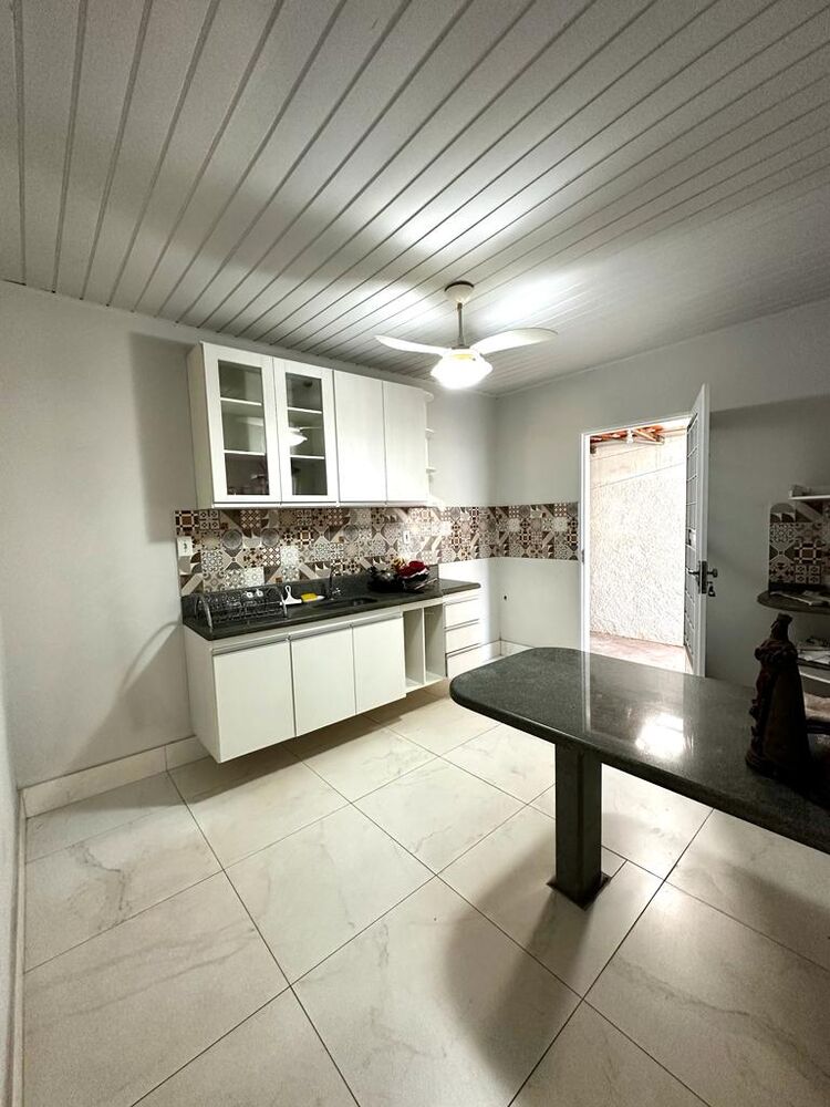 Casa à venda com 3 quartos, 260m² - Foto 2