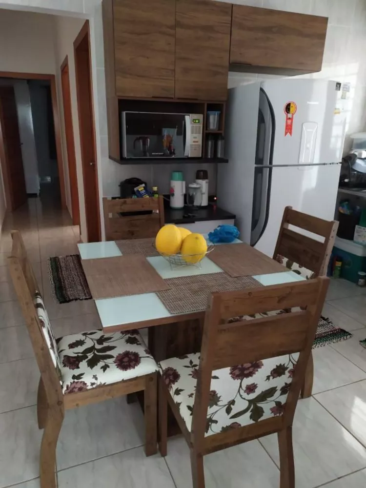 Casa à venda com 2 quartos, 60m² - Foto 2