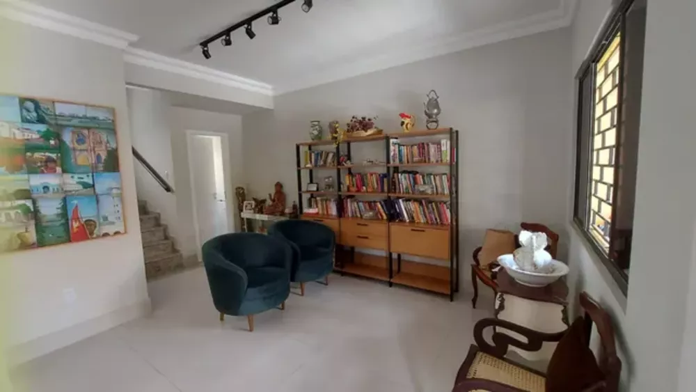 Casa de Condomínio à venda com 4 quartos, 200m² - Foto 2