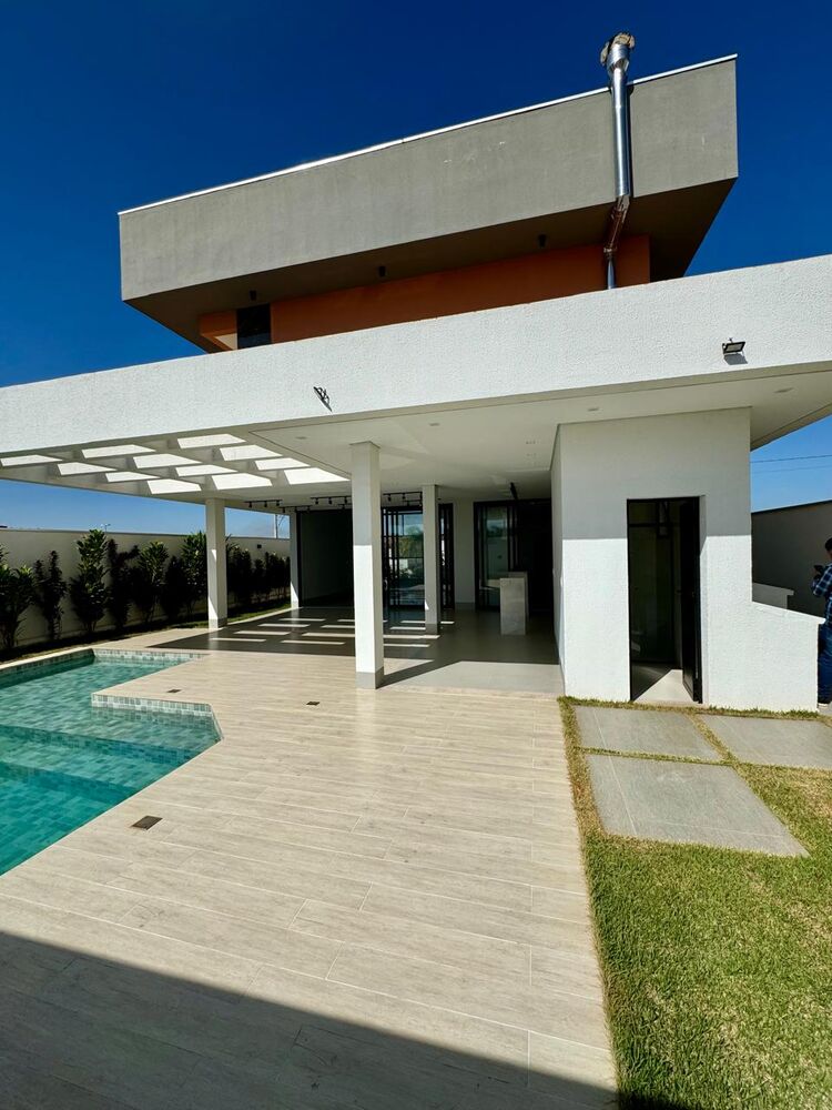 Casa de Condomínio à venda com 4 quartos, 320m² - Foto 2