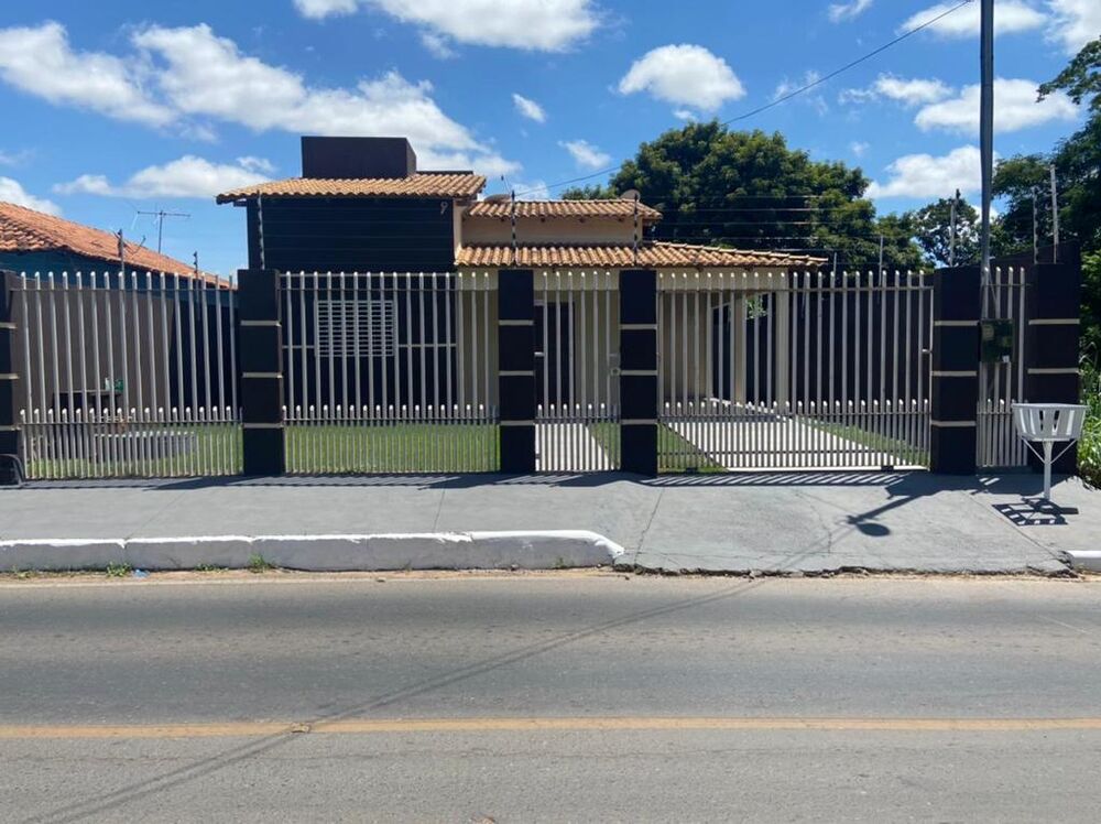 Casa à venda com 2 quartos, 131m² - Foto 1