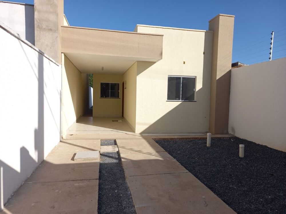 Casa à venda com 3 quartos, 76m² - Foto 1
