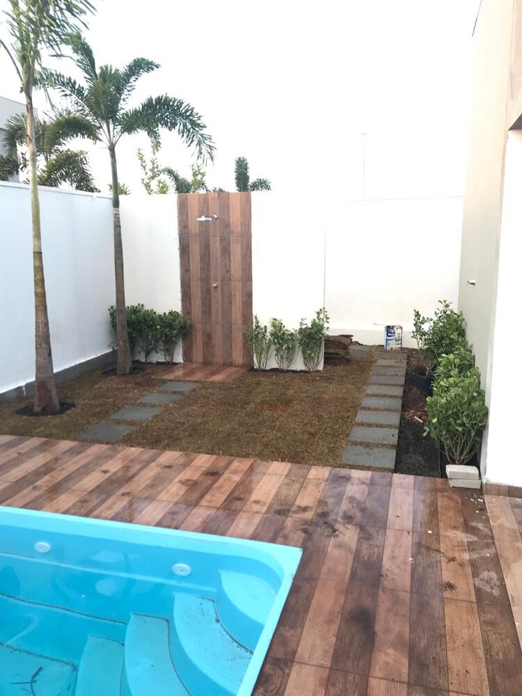 Casa de Condomínio à venda com 3 quartos, 240m² - Foto 1