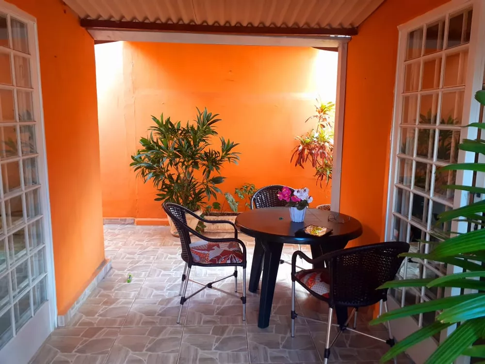 Casa à venda com 3 quartos - Foto 1