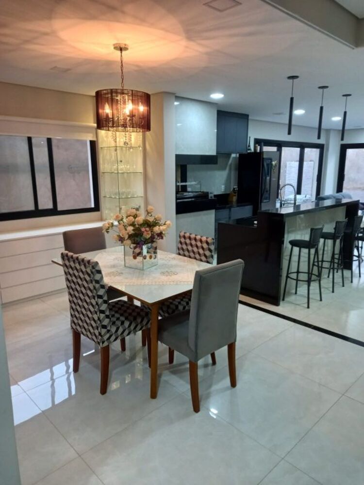 Casa de Condomínio à venda com 4 quartos, 289m² - Foto 1