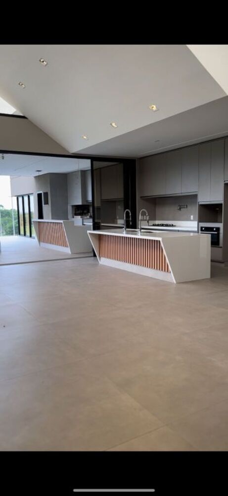 Casa de Condomínio à venda com 4 quartos, 569m² - Foto 2