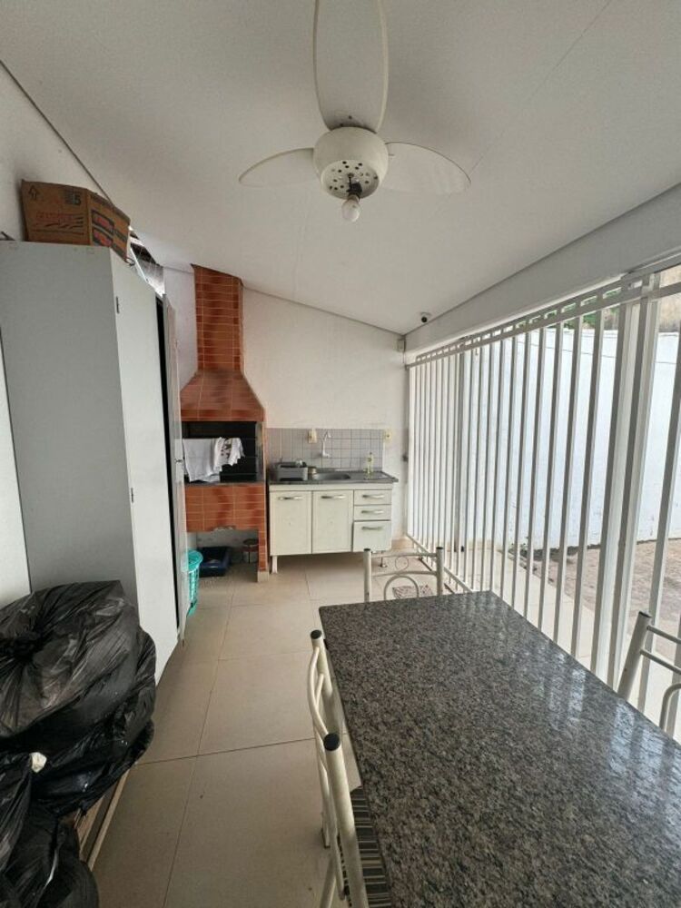 Casa à venda com 5 quartos, 257m² - Foto 3