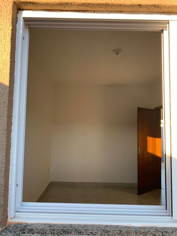 Casa à venda com 2 quartos, 80m² - Foto 2