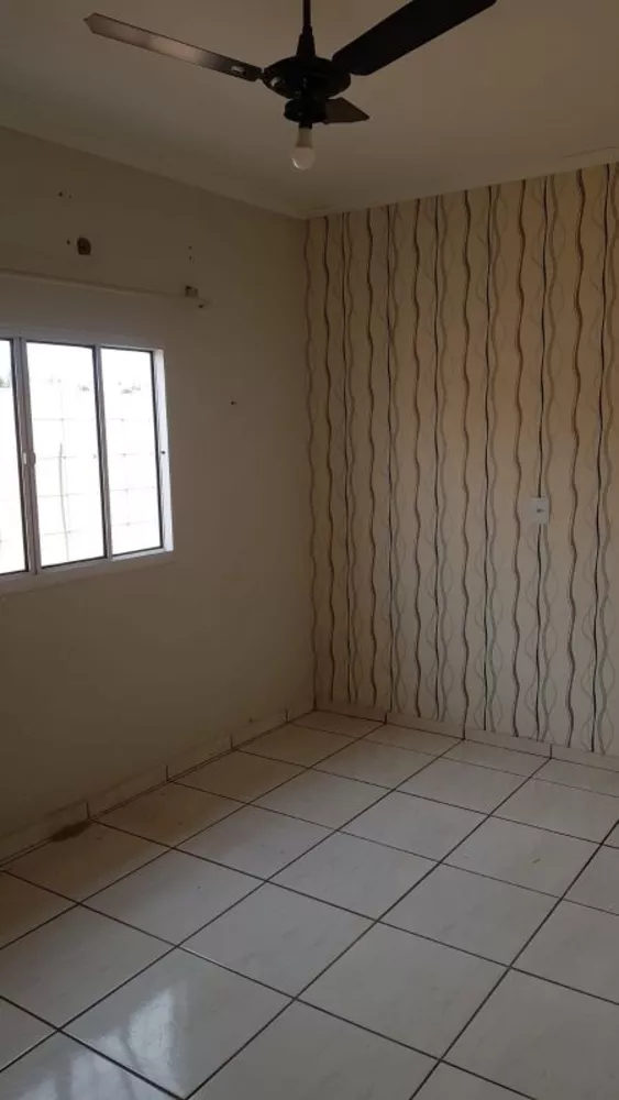 Casa à venda com 3 quartos, 202m² - Foto 1