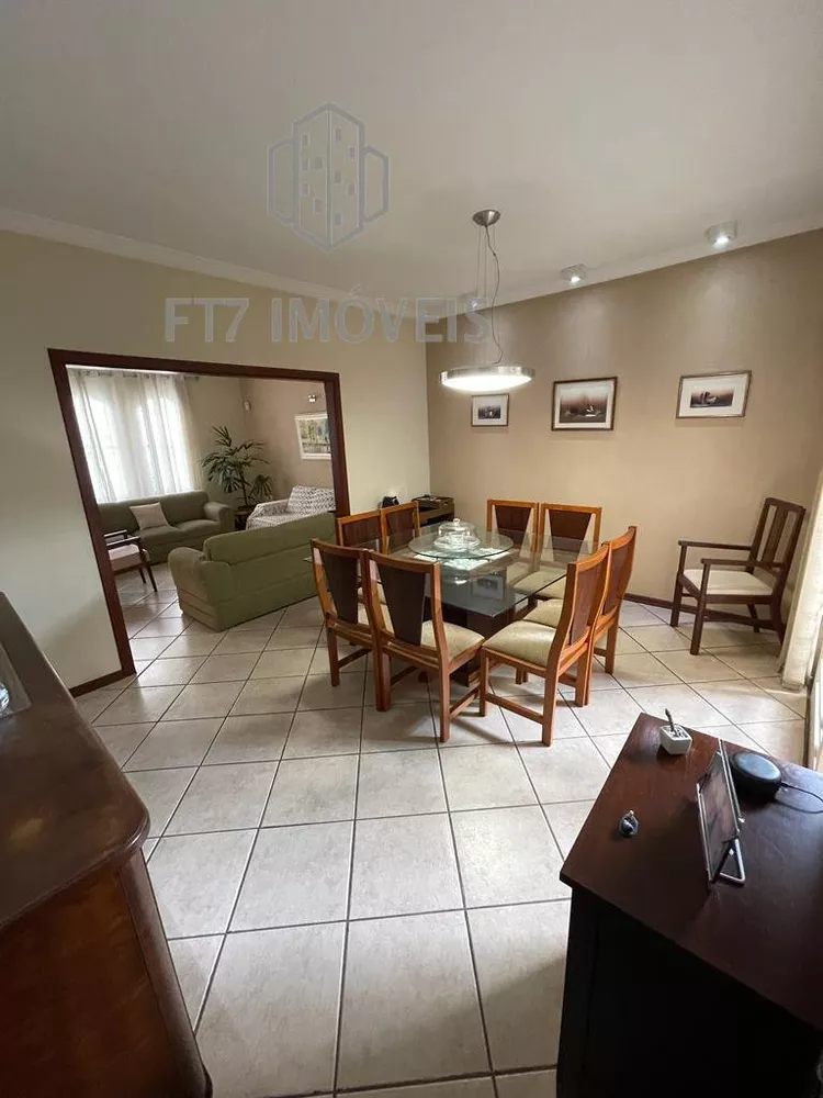 Casa, 4 quartos, 258 m² - Foto 2