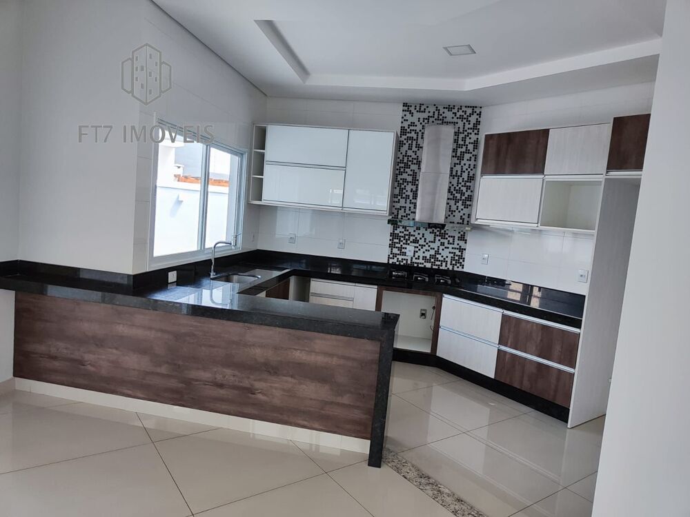 Casa de Condomínio à venda com 3 quartos, 255m² - Foto 1