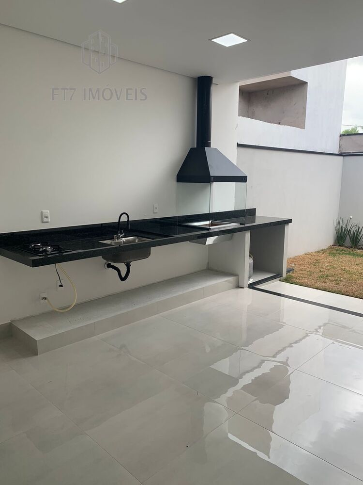 Casa à venda com 3 quartos, 156m² - Foto 1
