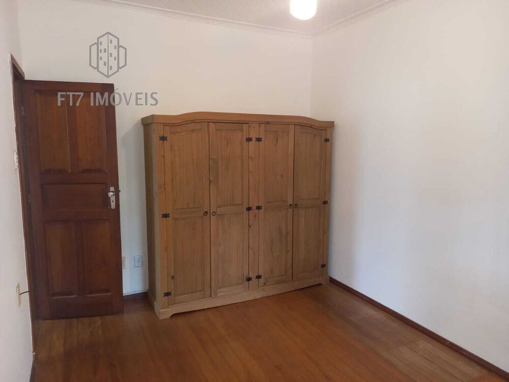 Casa à venda com 3 quartos, 135m² - Foto 1