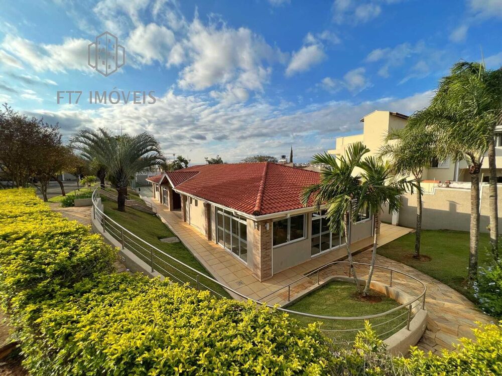 Casa, 3 quartos, 235 m² - Foto 1