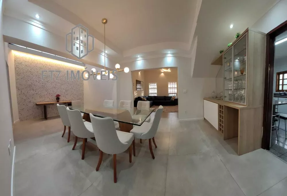 Casa, 4 quartos, 282 m² - Foto 1