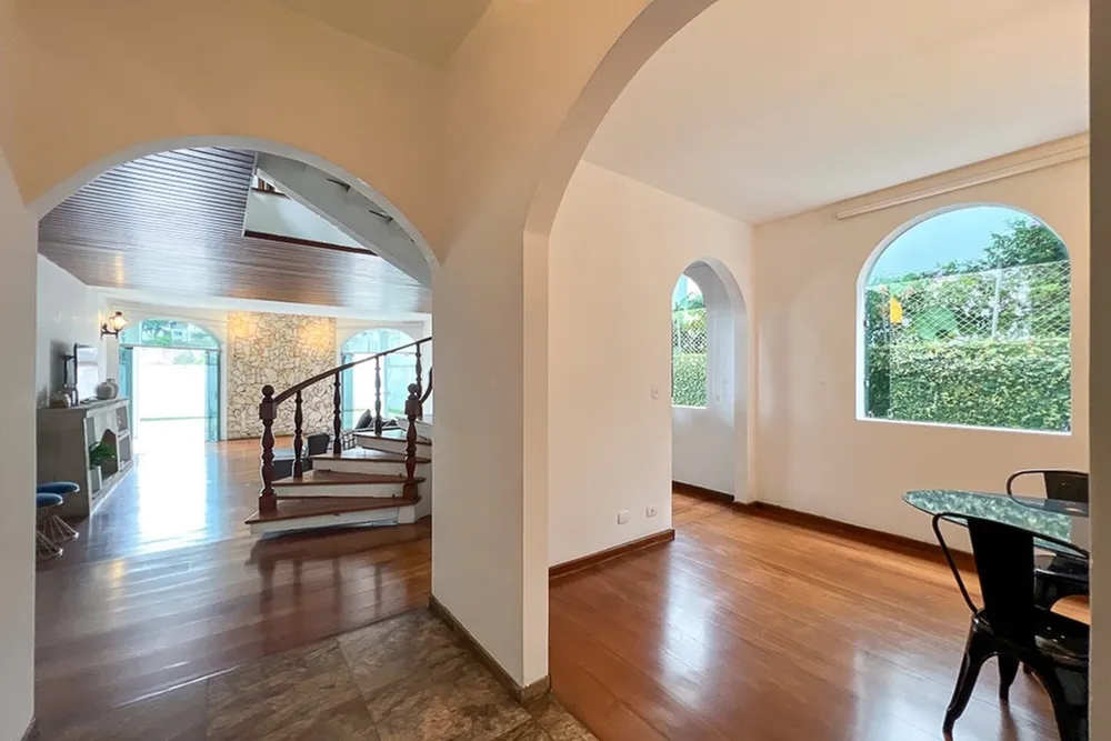 Casa, 6 quartos, 377 m² - Foto 1