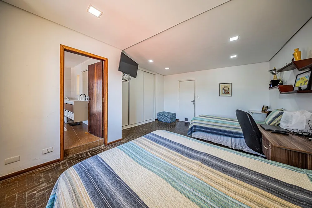 Casa, 6 quartos, 256 m² - Foto 3
