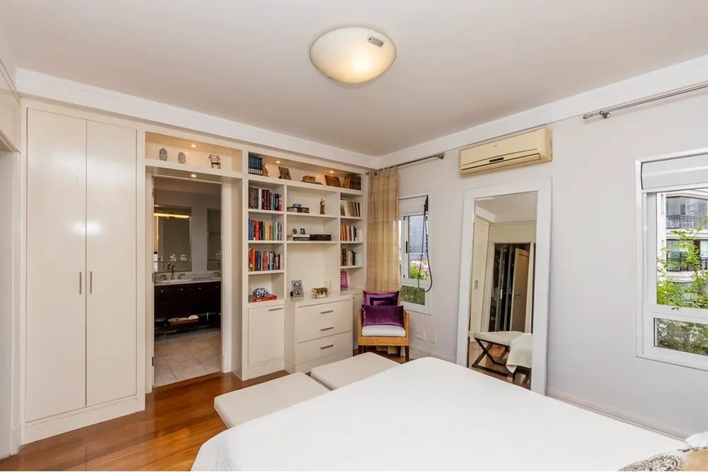 Apartamento, 3 quartos, 243 m² - Foto 1