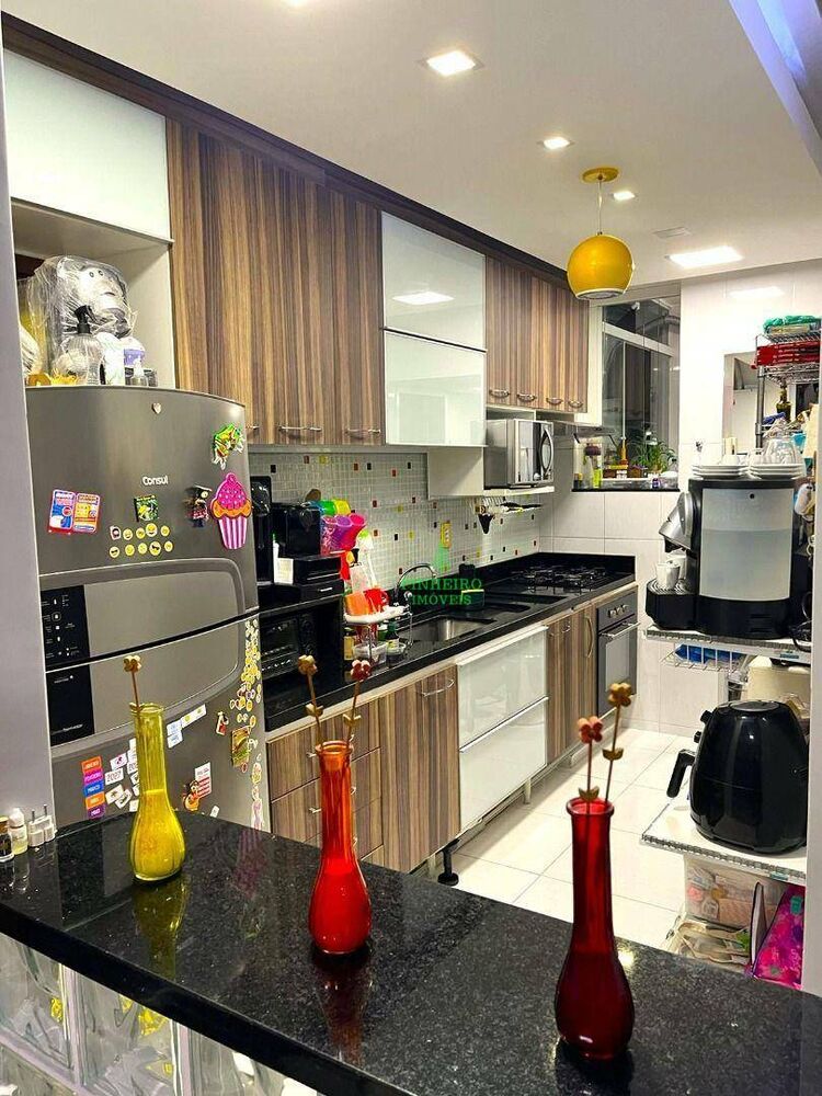Apartamento à venda com 3 quartos, 130m² - Foto 2
