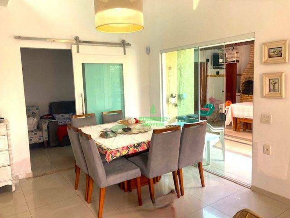 Casa à venda com 4 quartos, 153m² - Foto 1
