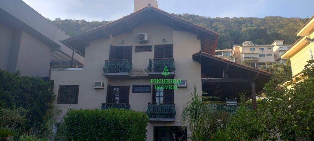 Casa à venda com 3 quartos, 318m² - Foto 2